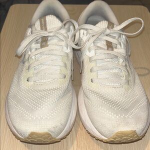 Brooks Women's Cream and Tan Sneakers